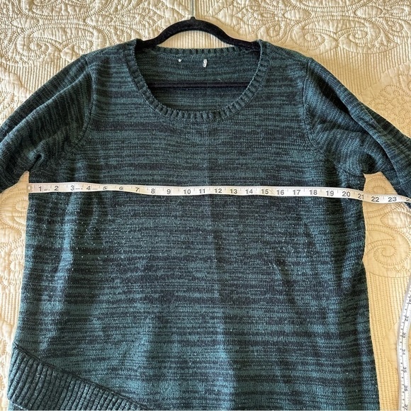 Forest green sweater 3/4 length sleeves asymmetrical hem good condition size L - Picture 6 of 7